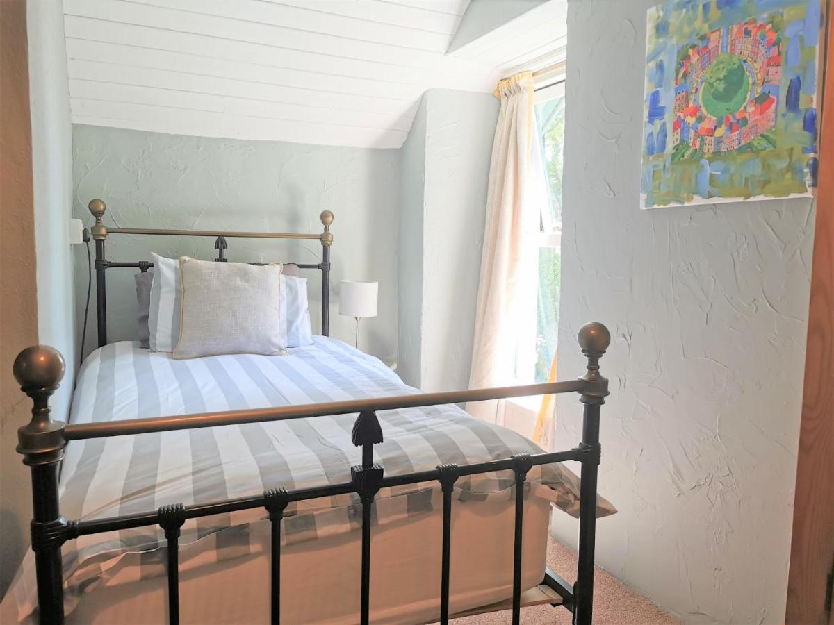 Wellstone Cottages - Jasmine Llanfyrnach Bagian luar foto